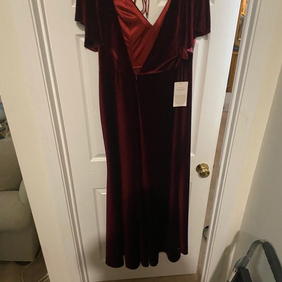 Ellis by Jenny Yoo - Picture 2 of 3